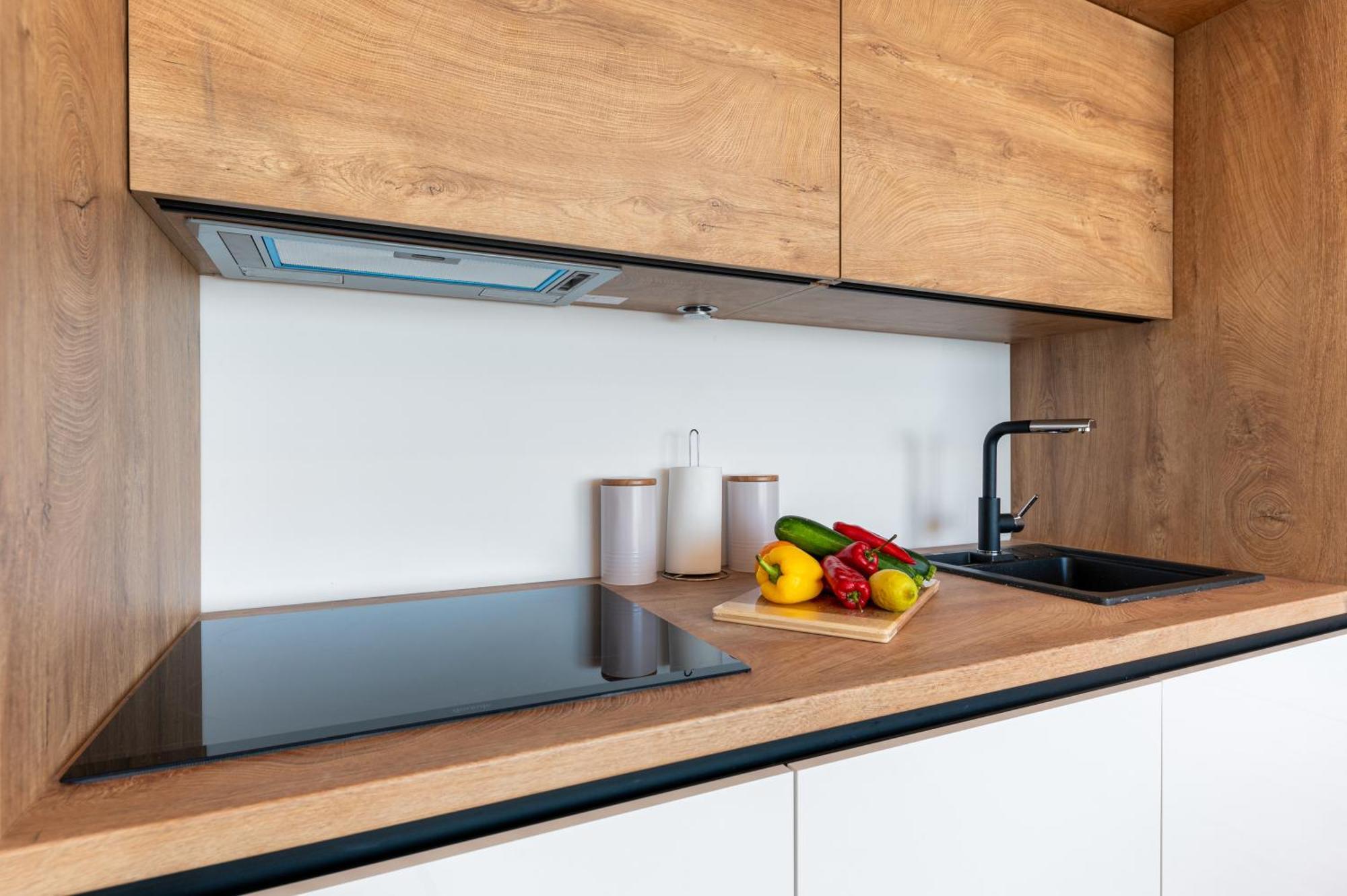 Seaview Apartments Nives 브렐라 외부 사진