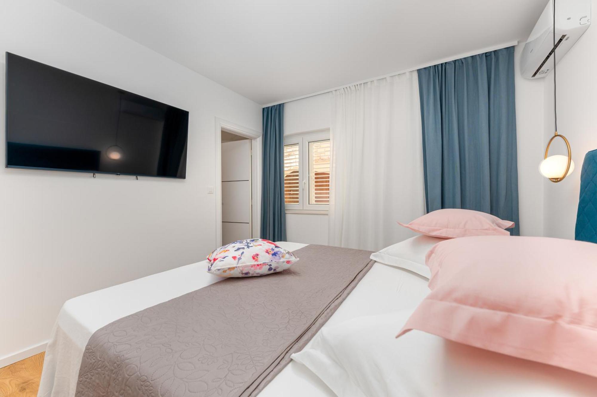 Seaview Apartments Nives 브렐라 외부 사진